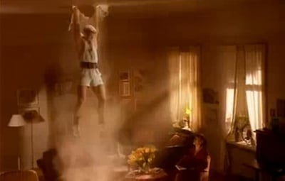 1991 lanserades Gevalias första tv reklam ”Atleten”, en man som styrketränar hemma i sin lägenhet och lyfter en väldigt tung skivstång